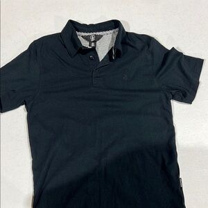 Volcom Boys size small Black Polo Shirt- never worn!